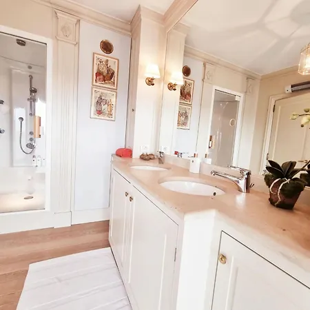 Luxurious With Sea View
